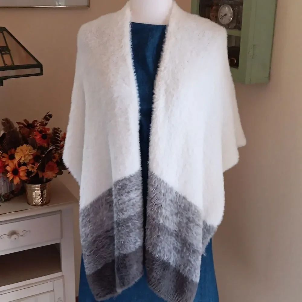 Ann Taylor Super Soft Fuzzy Poncho/Cape.Boho.